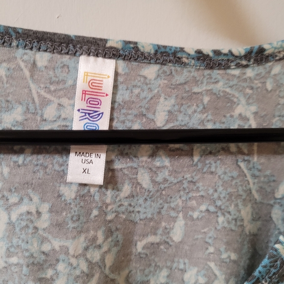 66. Lularoe top XL - Picture 2 of 4